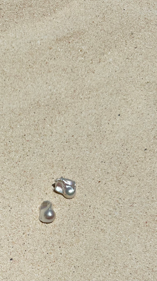 Divers Pearl Earring