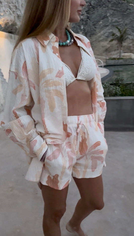 Oversized Holiday Shirt in Banana Island
