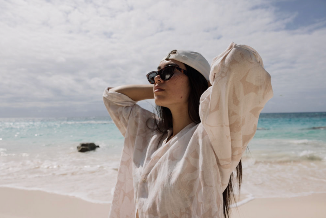 The Oversized Holiday Shirt in Pale Tropical