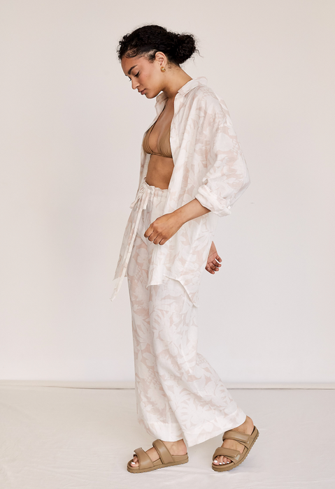 The Oversized Holiday Shirt in Pale Tropical